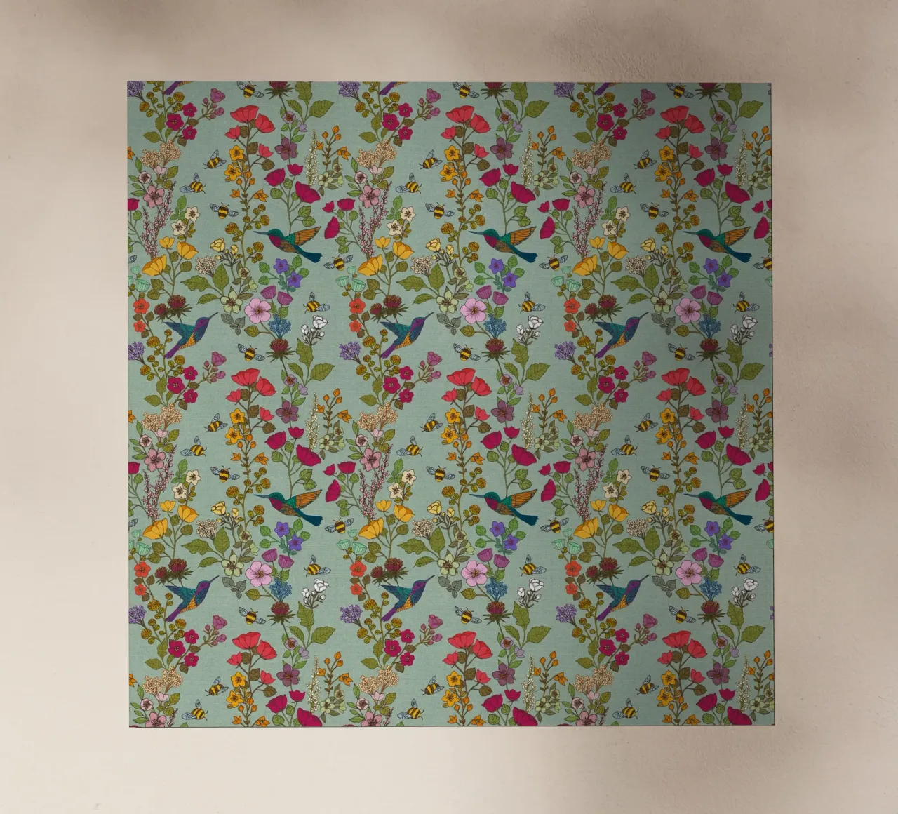 Cecilia Mok - Uovo d'anatra con colibrì e api pellicola backlit da The Artcircle