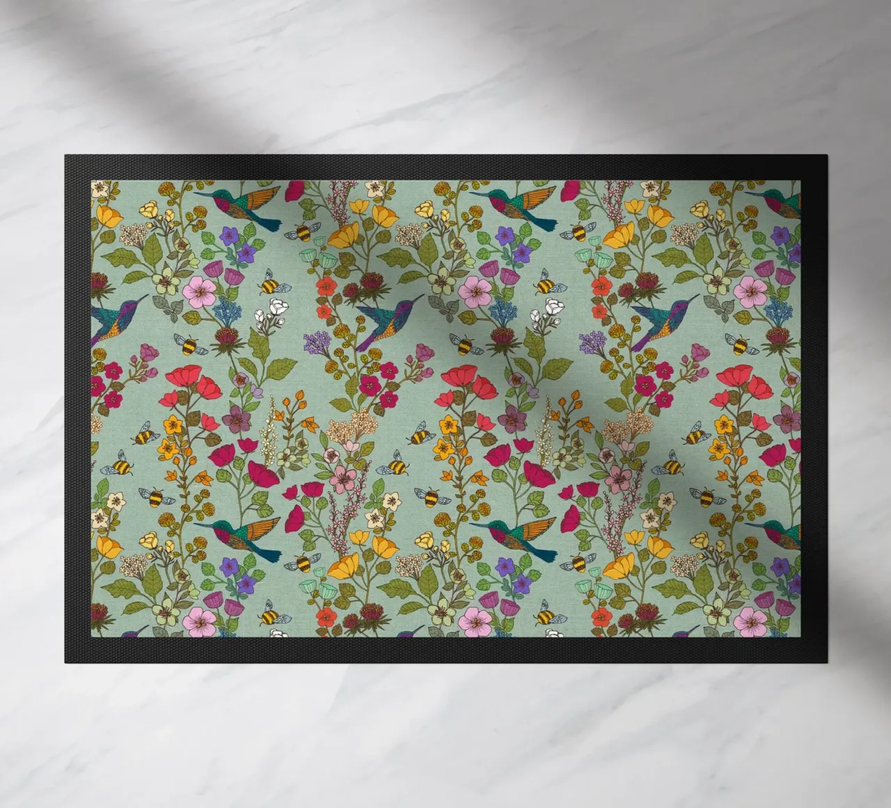 Cecilia Mok - Uovo d'anatra con colibrì e api zerbino da The Artcircle