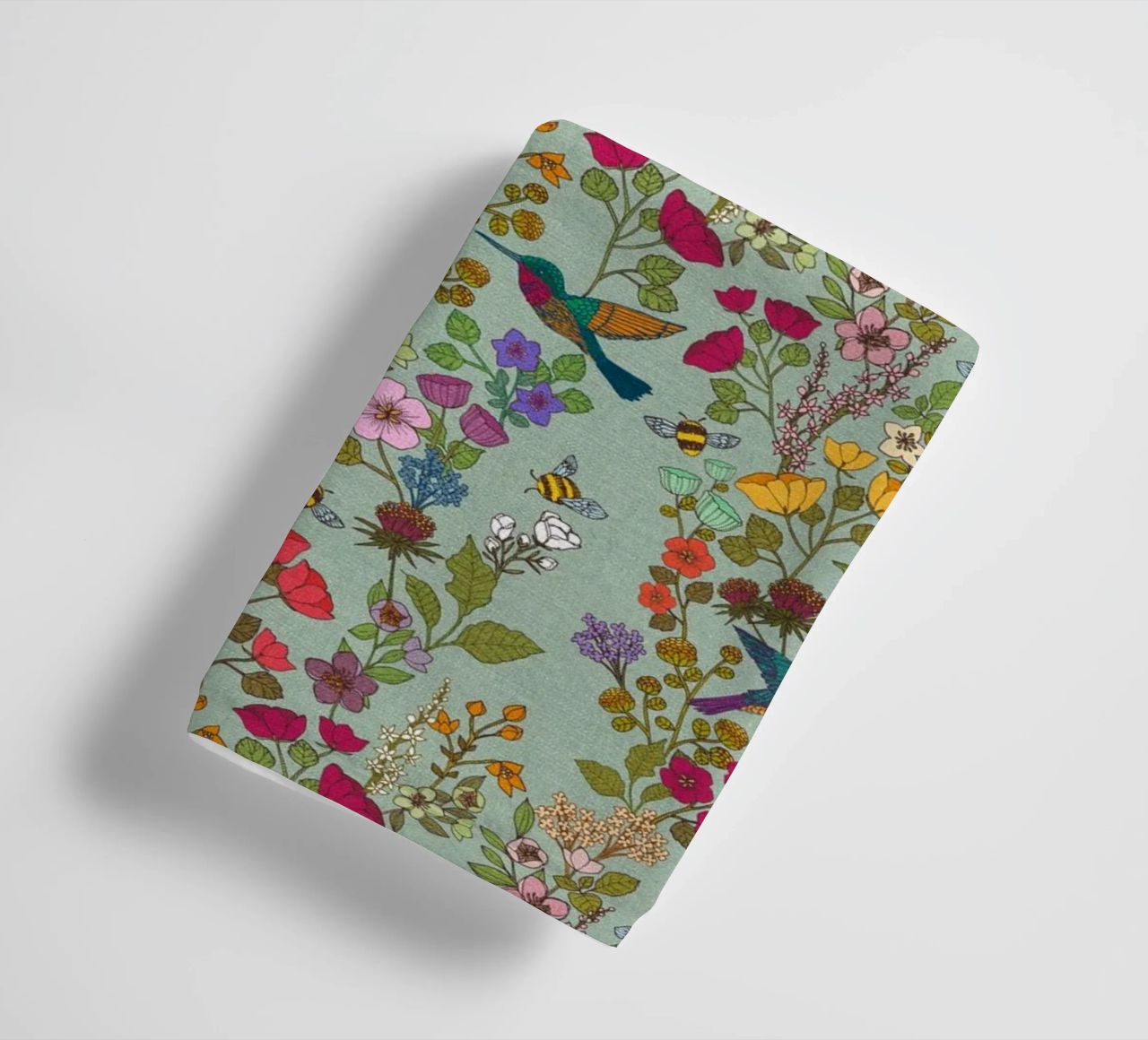 Cecilia Mok - Uovo d'anatra con colibrì e api asciugamano da bagno da The Artcircle