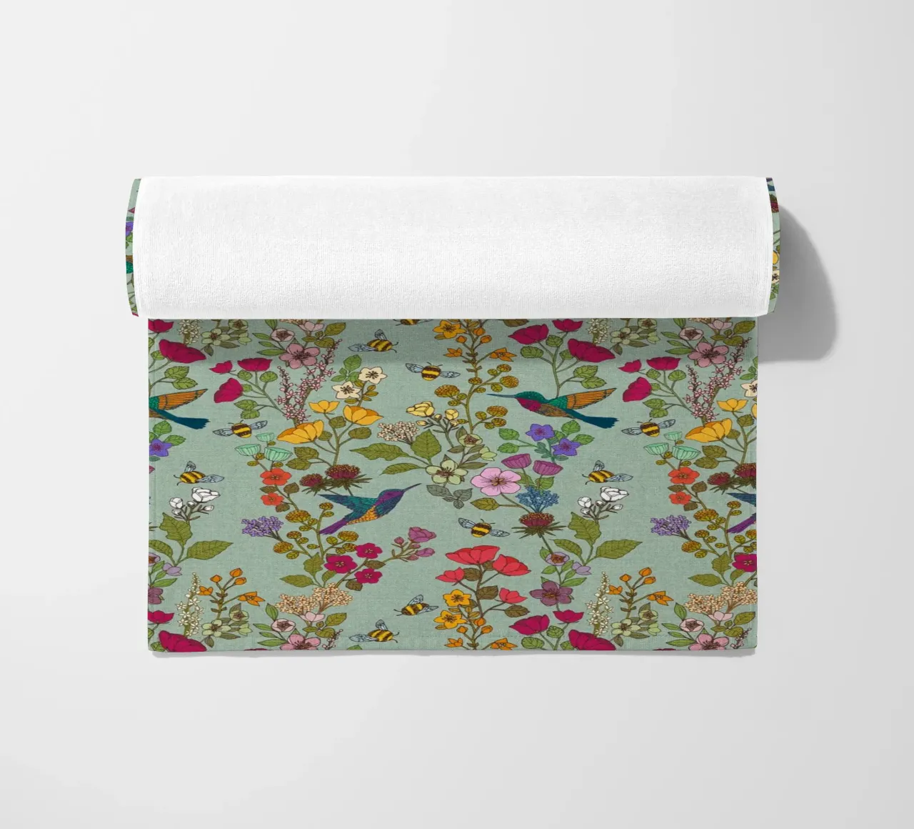 Cecilia Mok - Uovo d'anatra con colibrì e api telo mare da The Artcircle