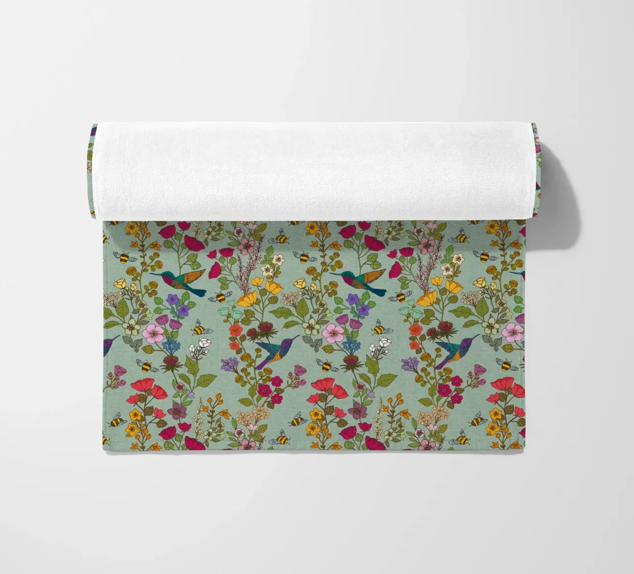 Cecilia Mok - Uovo d'anatra con colibrì e api telo mare da The Artcircle