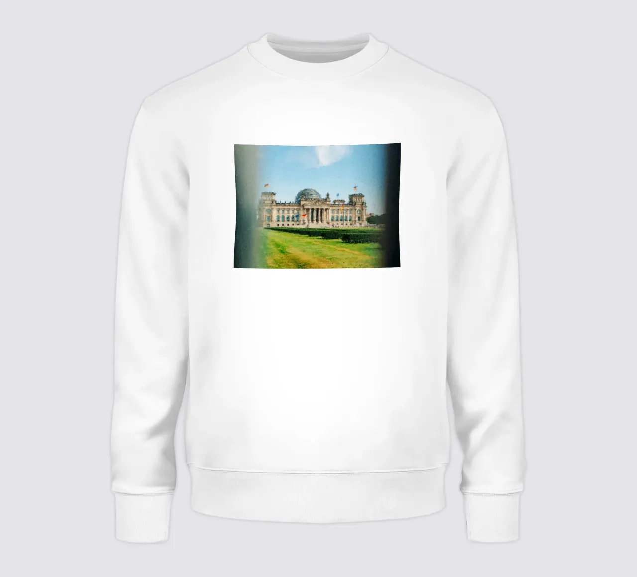 Berlin Print - Digital Painting of the Brandenburg Gate sweatshirt by Berlin Moments