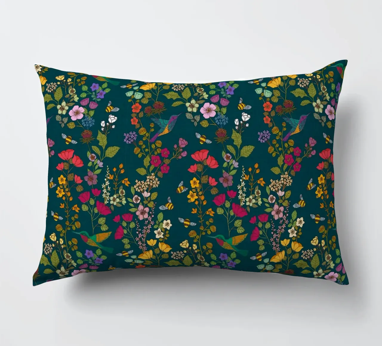 Cecilia Mok - Foresta di colibrì e api cuscino da The Artcircle