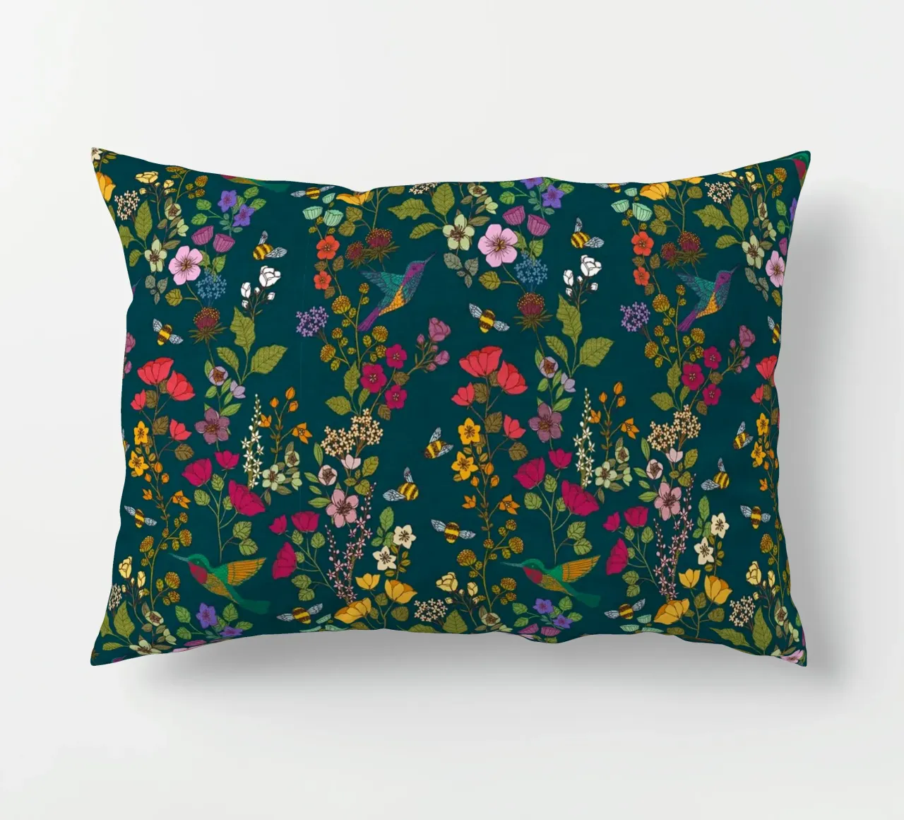 Cecilia Mok - Foresta di colibrì e api cuscino da The Artcircle