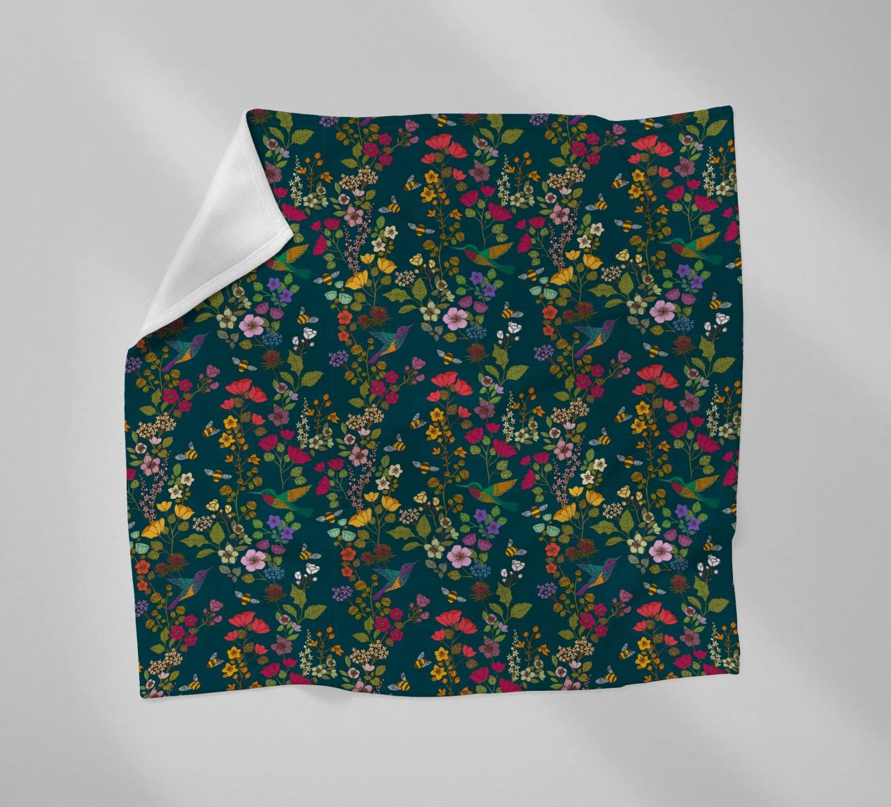Cecilia Mok - Foresta di colibrì e api coperta in pile da The Artcircle