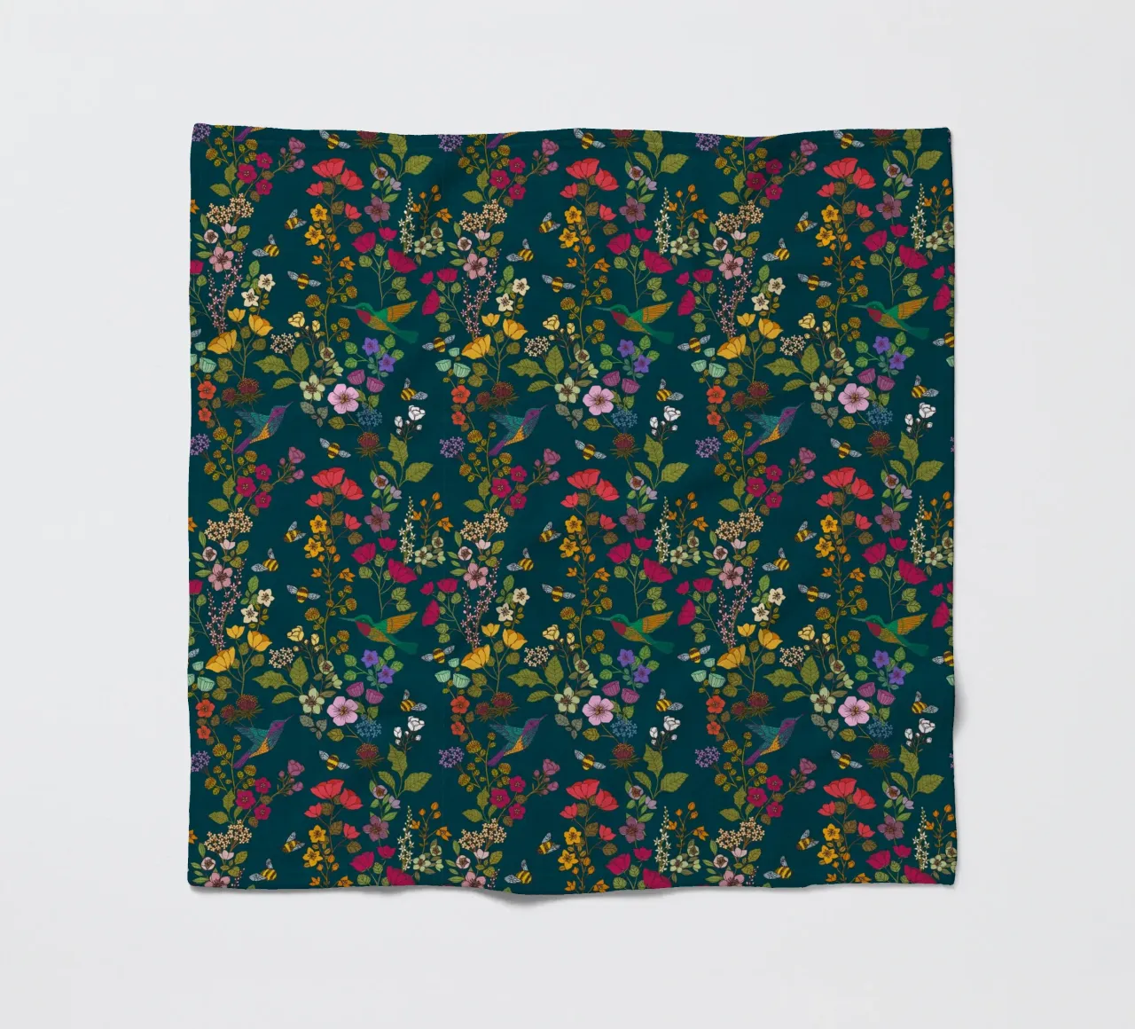 Cecilia Mok - Foresta di colibrì e api coperta in pile da The Artcircle