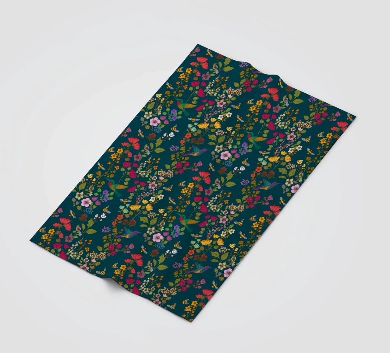 Cecilia Mok - Foresta di colibrì e api coperta in pile da The Artcircle