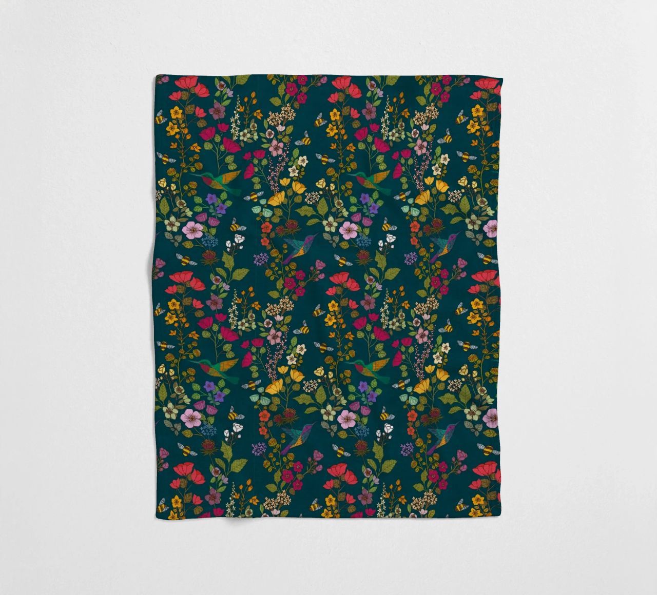 Cecilia Mok - Foresta di colibrì e api coperta in pile da The Artcircle