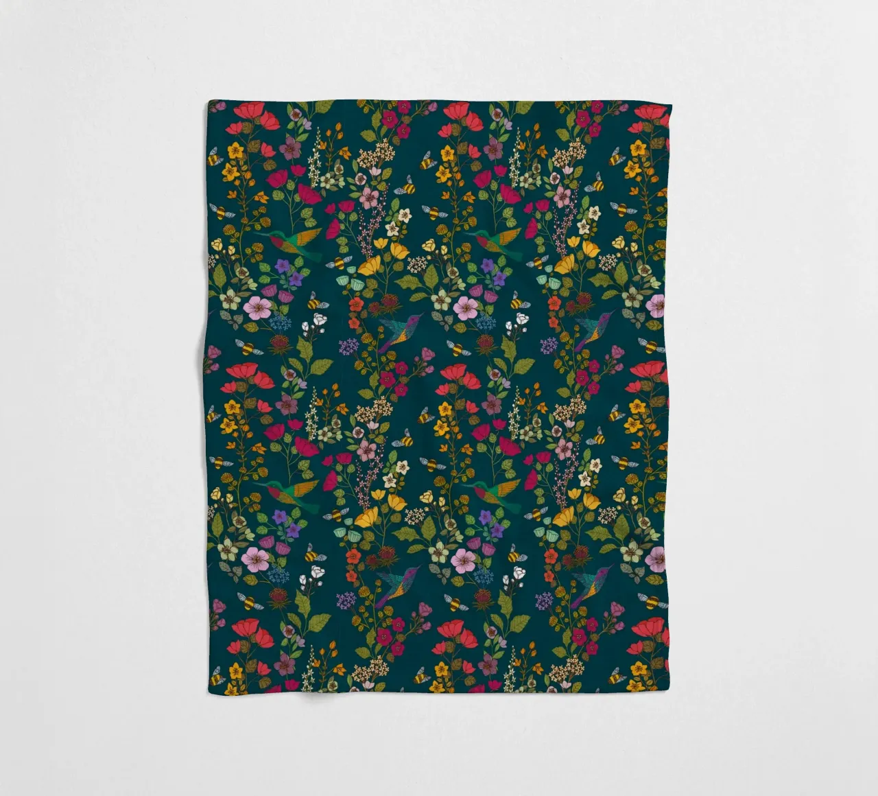 Cecilia Mok - Foresta di colibrì e api coperta in pile da The Artcircle