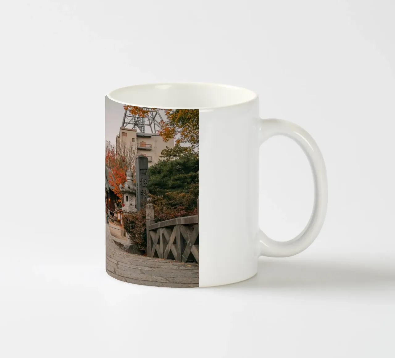 Santuario d'autunno a Matsumoto, Giappone tazza in ceramica da Marcel Bisig