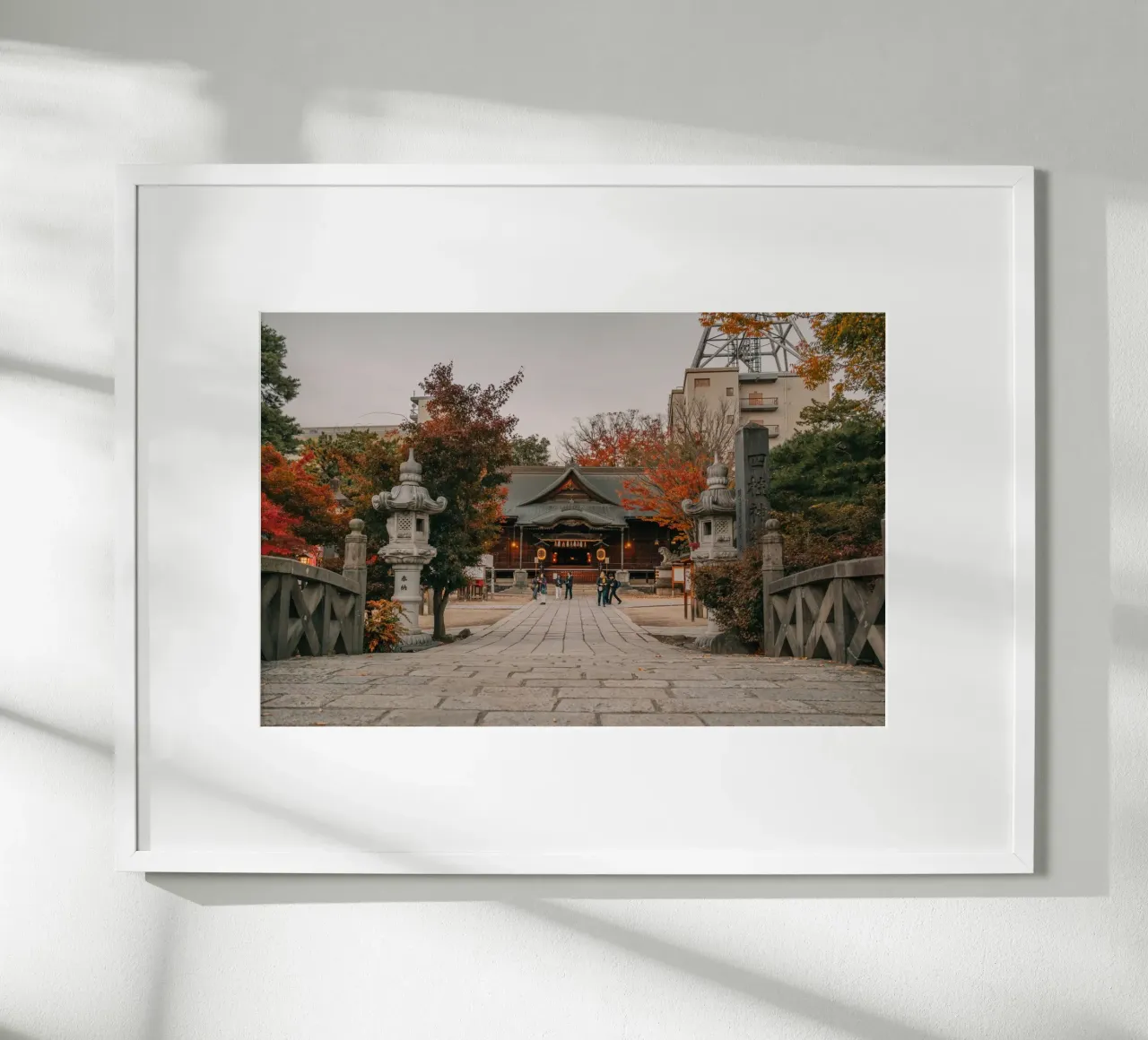Santuario d'autunno a Matsumoto, Giappone poster con telaio in plastica da Marcel Bisig