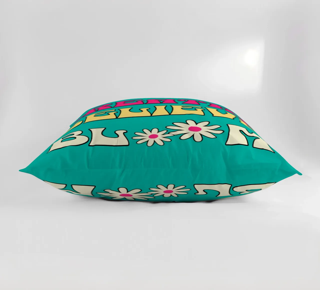 Breathe Believe Bloom In tendenza ora cuscino da Urban Life