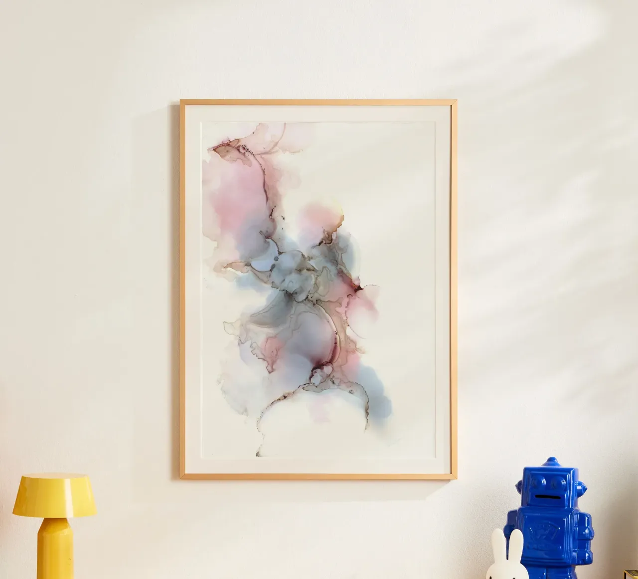 Macchie astratte di inchiostro fluido blu poster con telaio in alluminio da Susana Miranda ilustracion