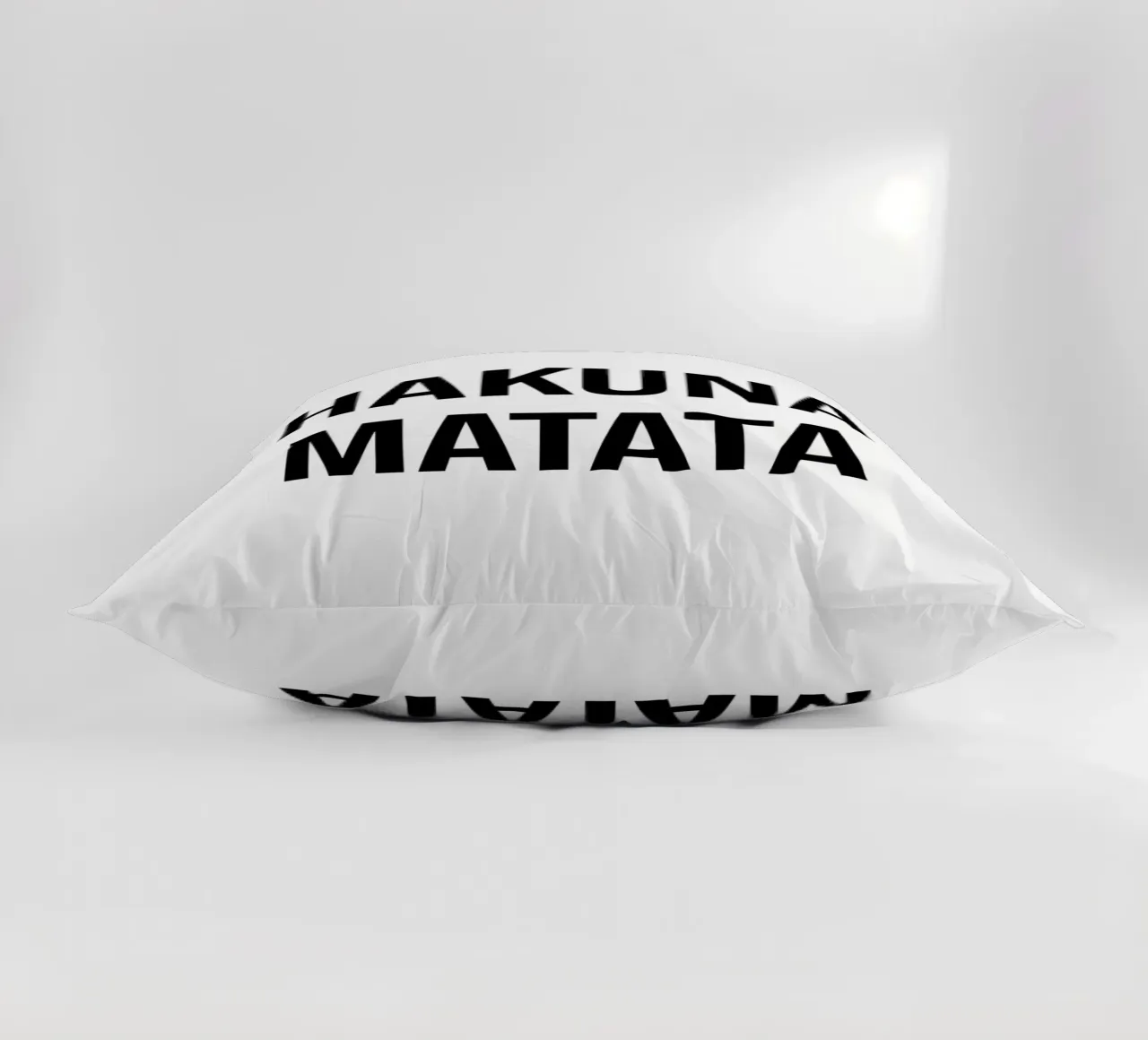 Hakuna Matata quote cuscino da Paigaam Studio
