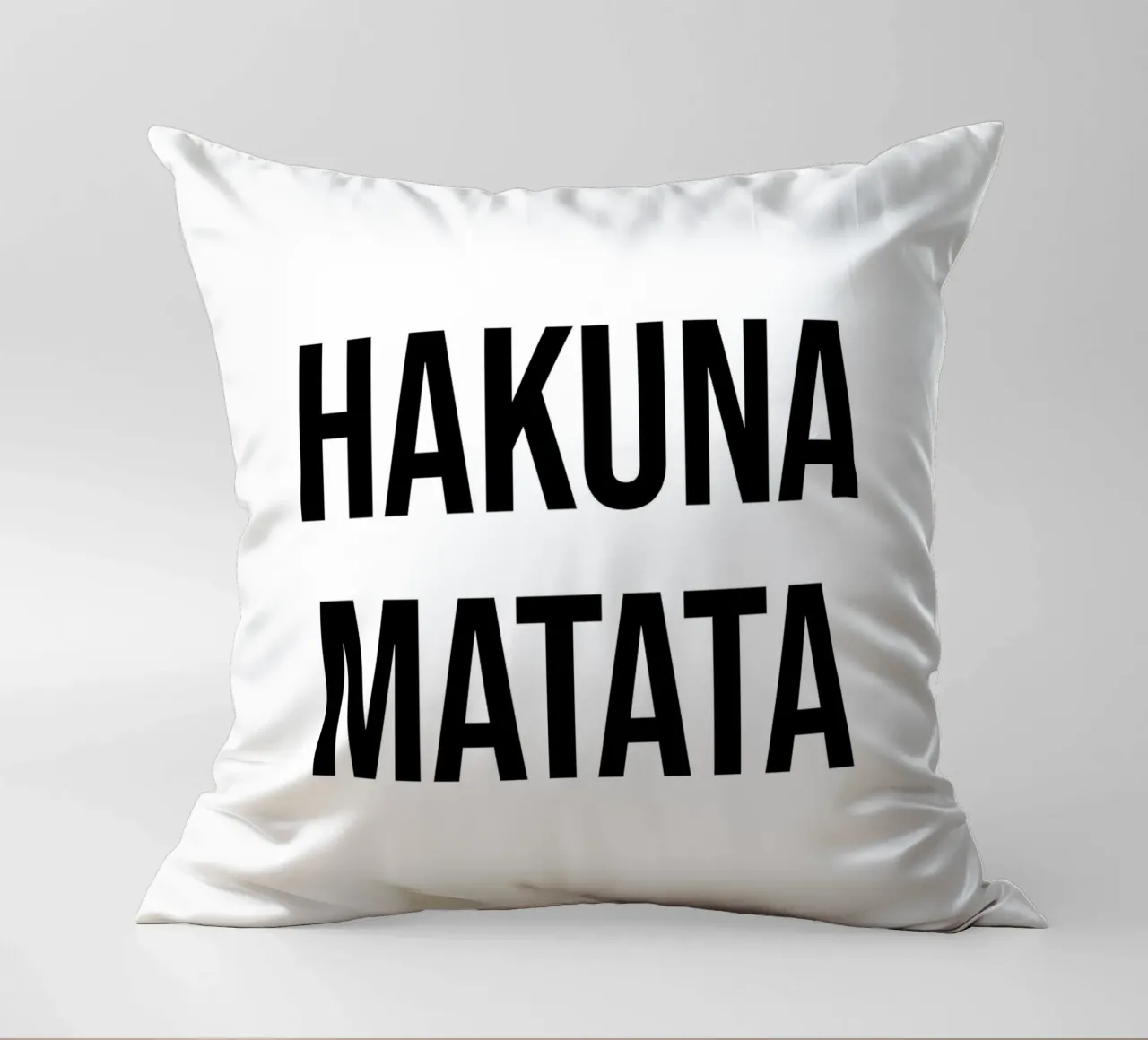 Hakuna Matata quote cuscino da Paigaam Studio