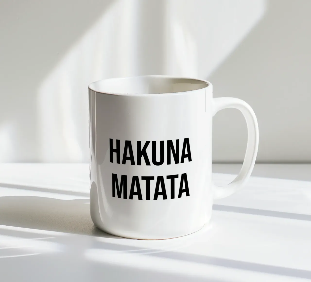 Hakuna Matata quote tazza in ceramica da Paigaam Studio