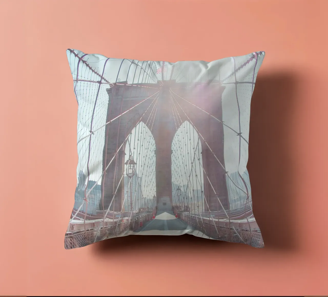 New York, USA I Soleil sur Brooklyn bridge matinal minimal cuscino da Julie Travel Photography