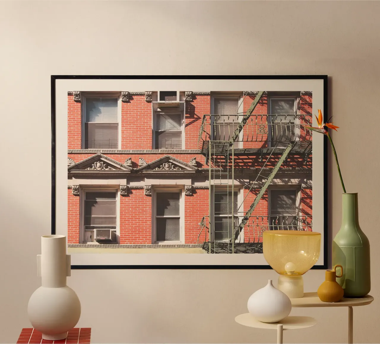 New York, USA I Edificio di Little Italy in mattoni rossi poster con telaio in plastica da Julie Travel Photography