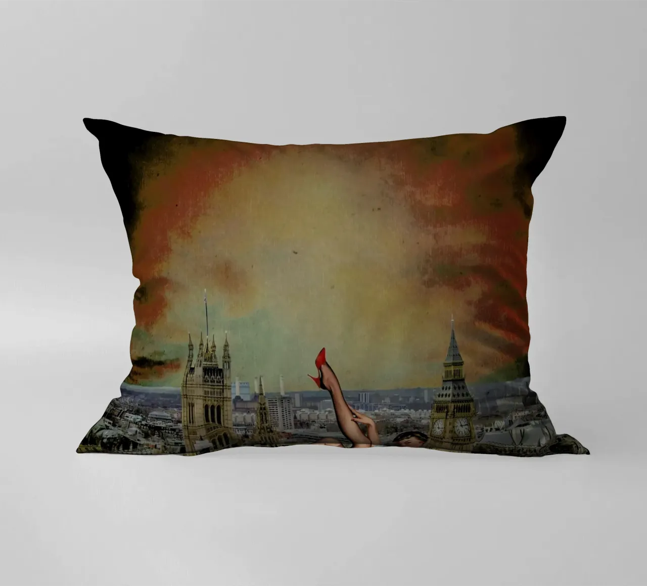 London Pinup cuscino da Jason Brueck