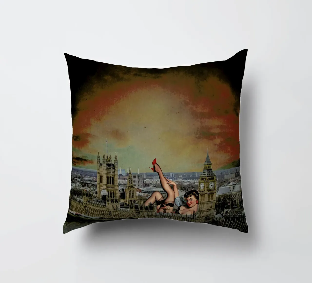 London Pinup cuscino da Jason Brueck