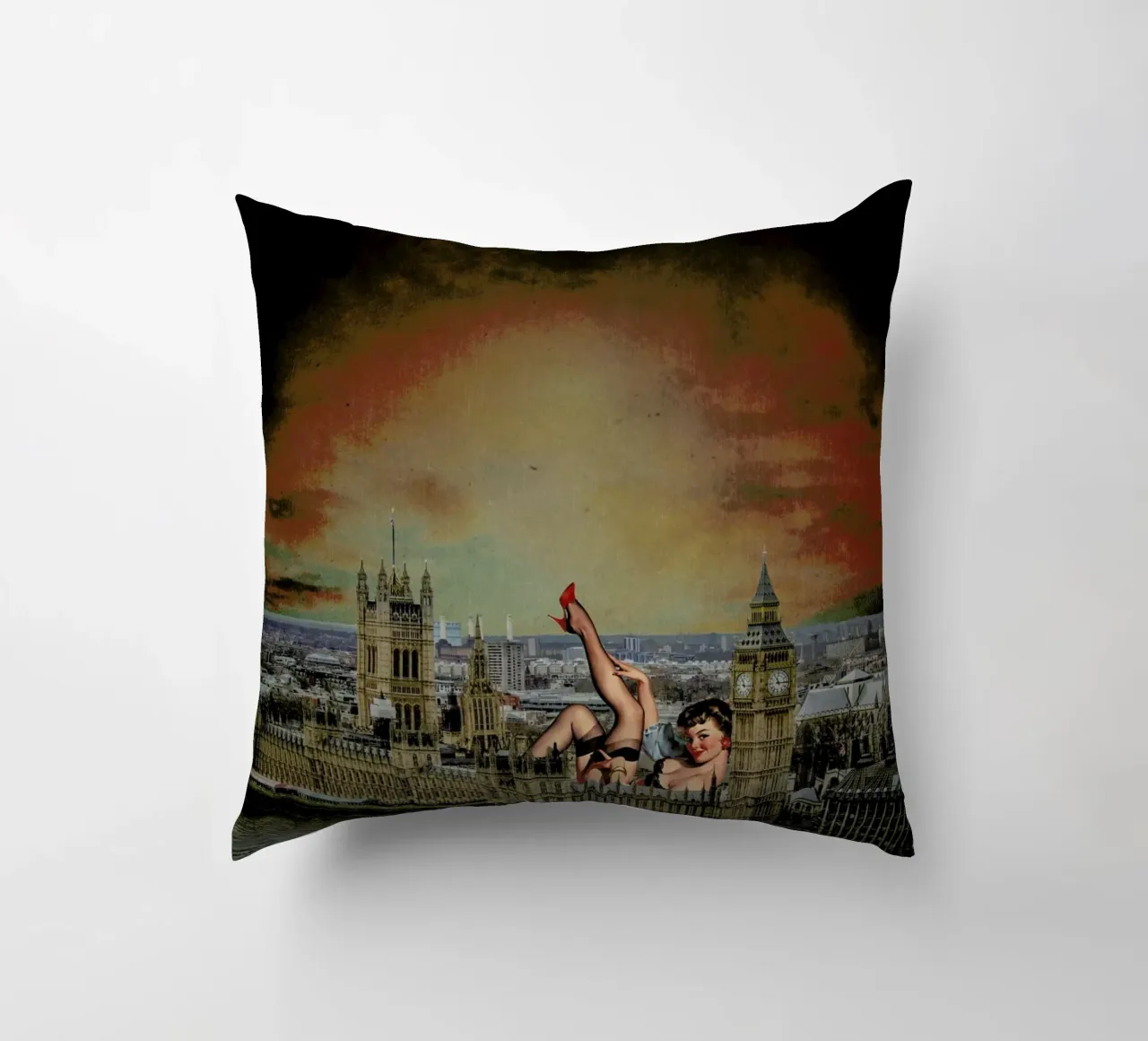 London Pinup cuscino da Jason Brueck