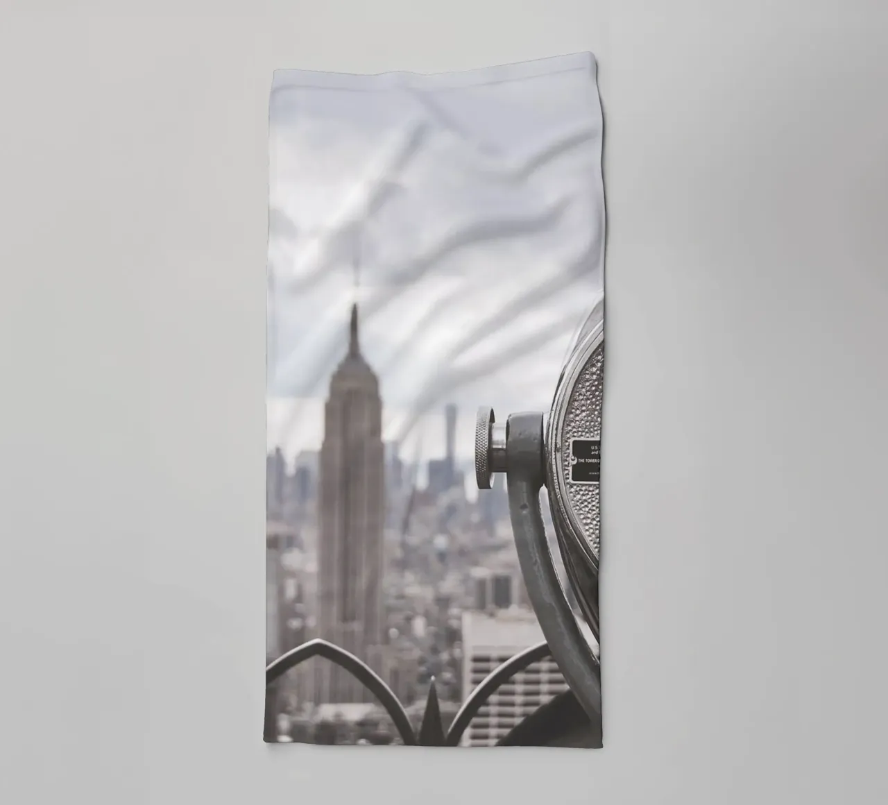 New York, USA I Vista skyline di Manhattan grigio bianco e nero asciugamano da bagno da Julie Travel Photography