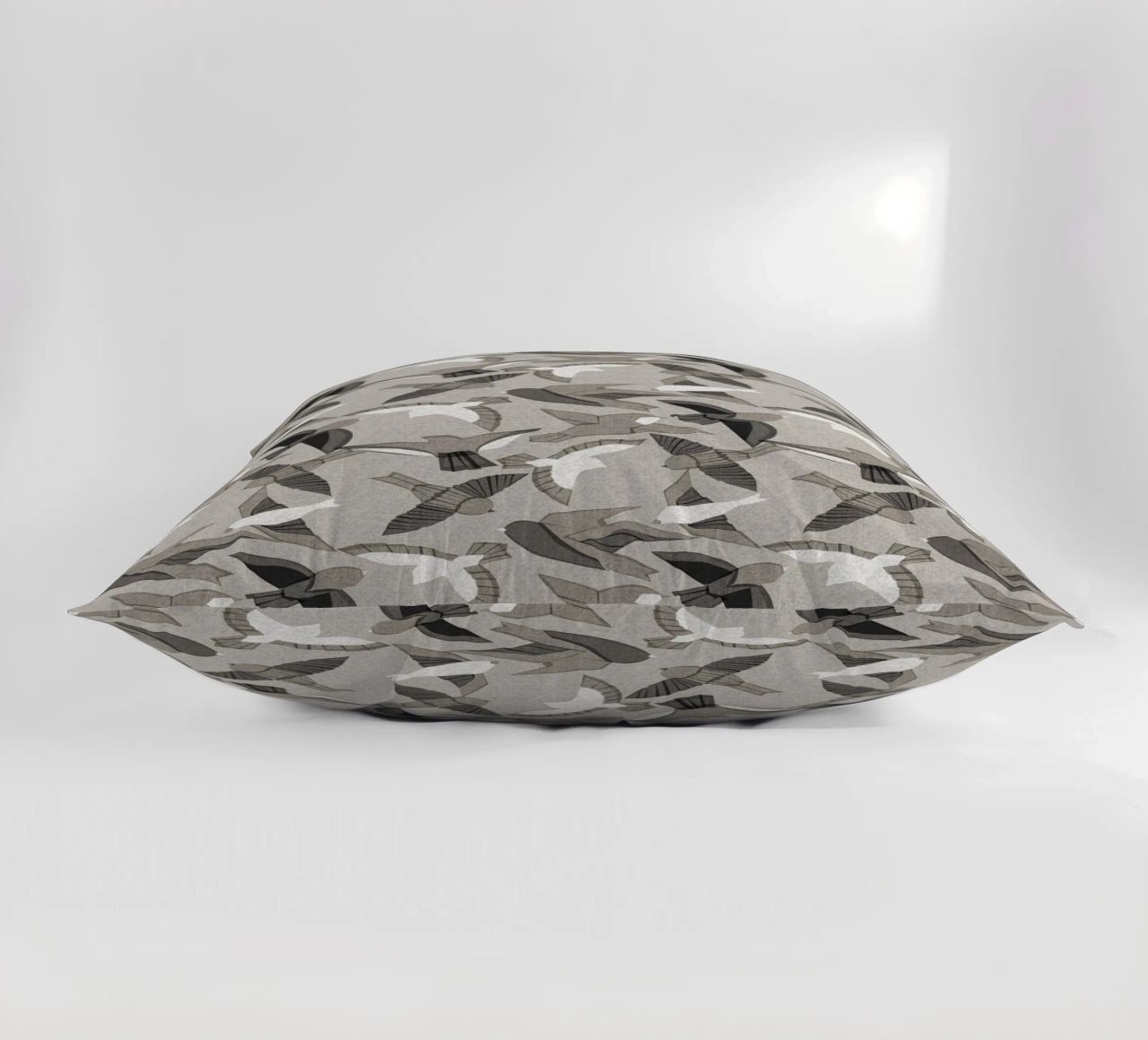 Cecilia Mok - Uccelli Itajime Grigio cuscino da The Artcircle