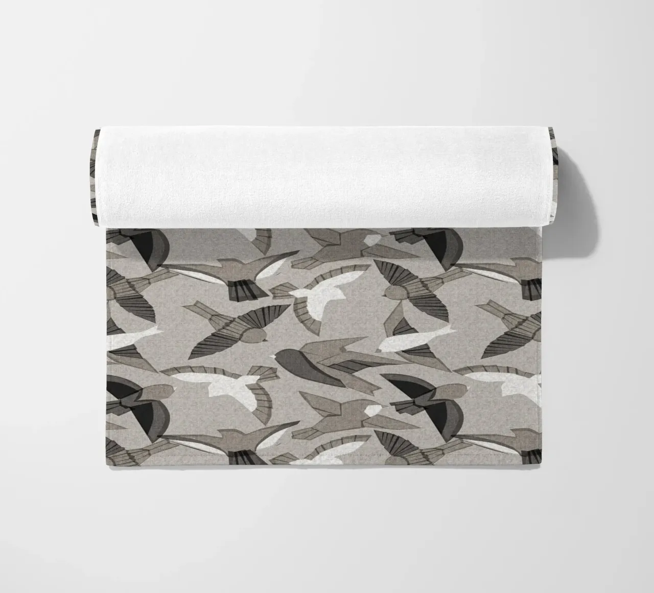 Cecilia Mok - Itajime Vogels Grijs strandhanddoek van The Artcircle