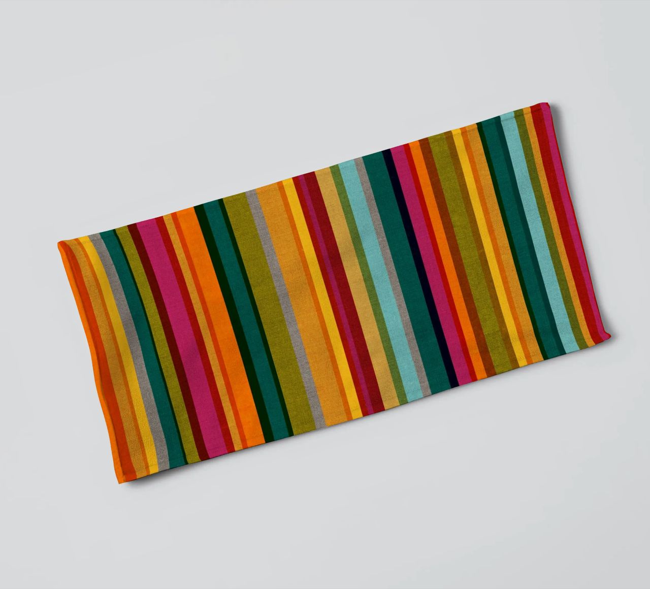 Cecilia Mok - Strisce caleidoscopio asciugamano da bagno da The Artcircle