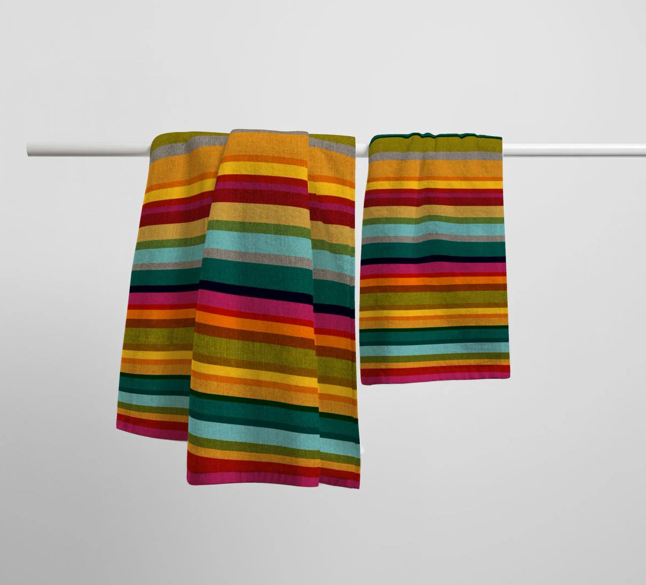 Cecilia Mok - Strisce caleidoscopio asciugamano da bagno da The Artcircle