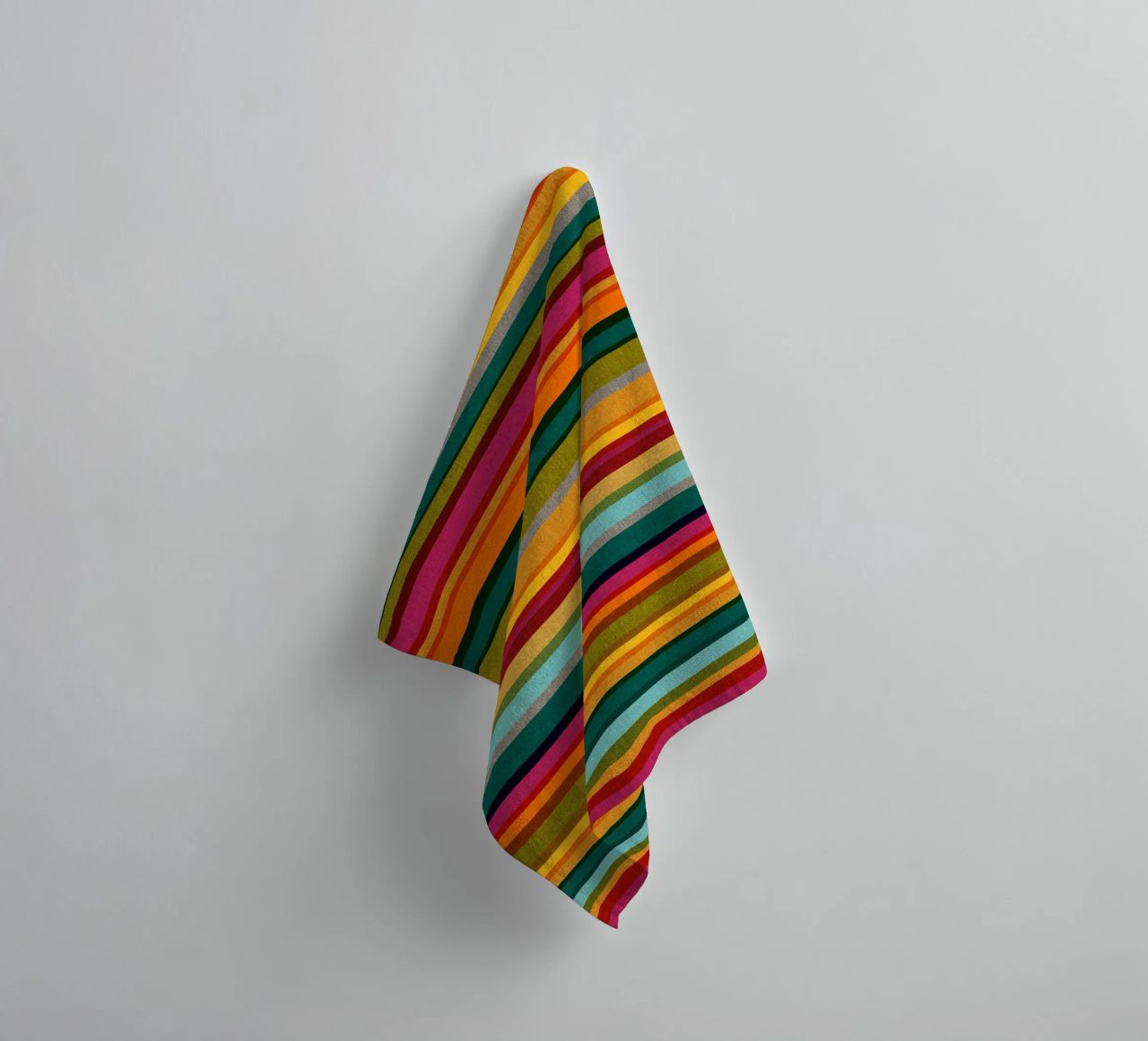 Cecilia Mok - Strisce caleidoscopio asciugamano da bagno da The Artcircle