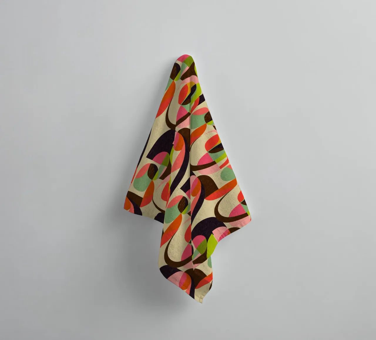 Cecilia Mok - Modern Circles Bright towel by The Artcircle
