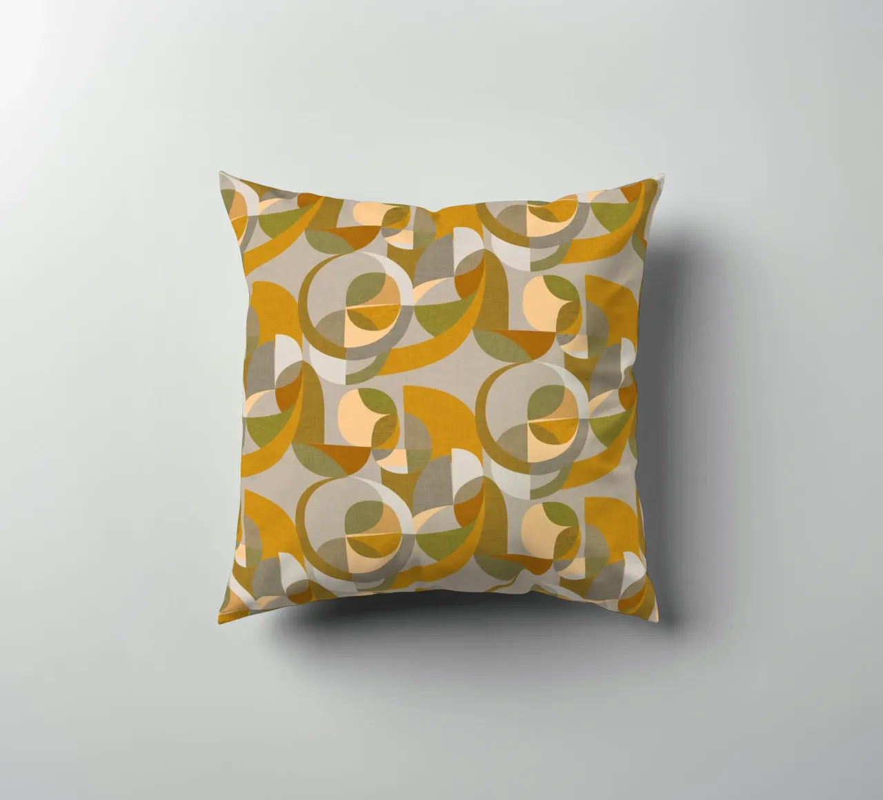 Cecilia Mok - Cerchi moderni in oro e argento cuscino da The Artcircle