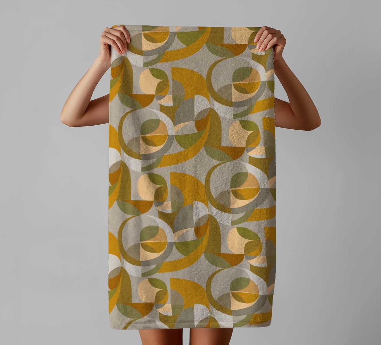 Cecilia Mok - Cerchi moderni in oro e argento asciugamano da bagno da The Artcircle