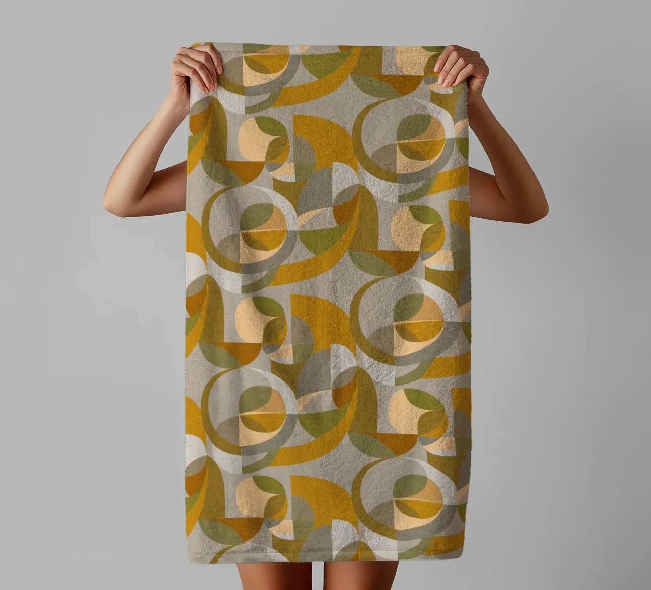 Cecilia Mok - Cerchi moderni in oro e argento asciugamano da bagno da The Artcircle