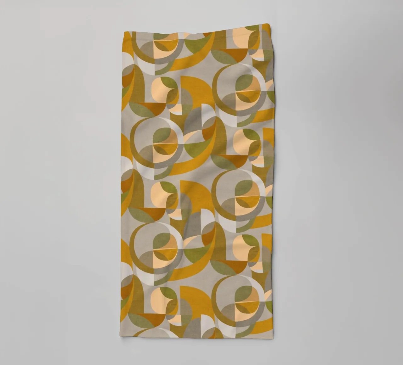 Cecilia Mok - Cerchi moderni in oro e argento asciugamano da bagno da The Artcircle