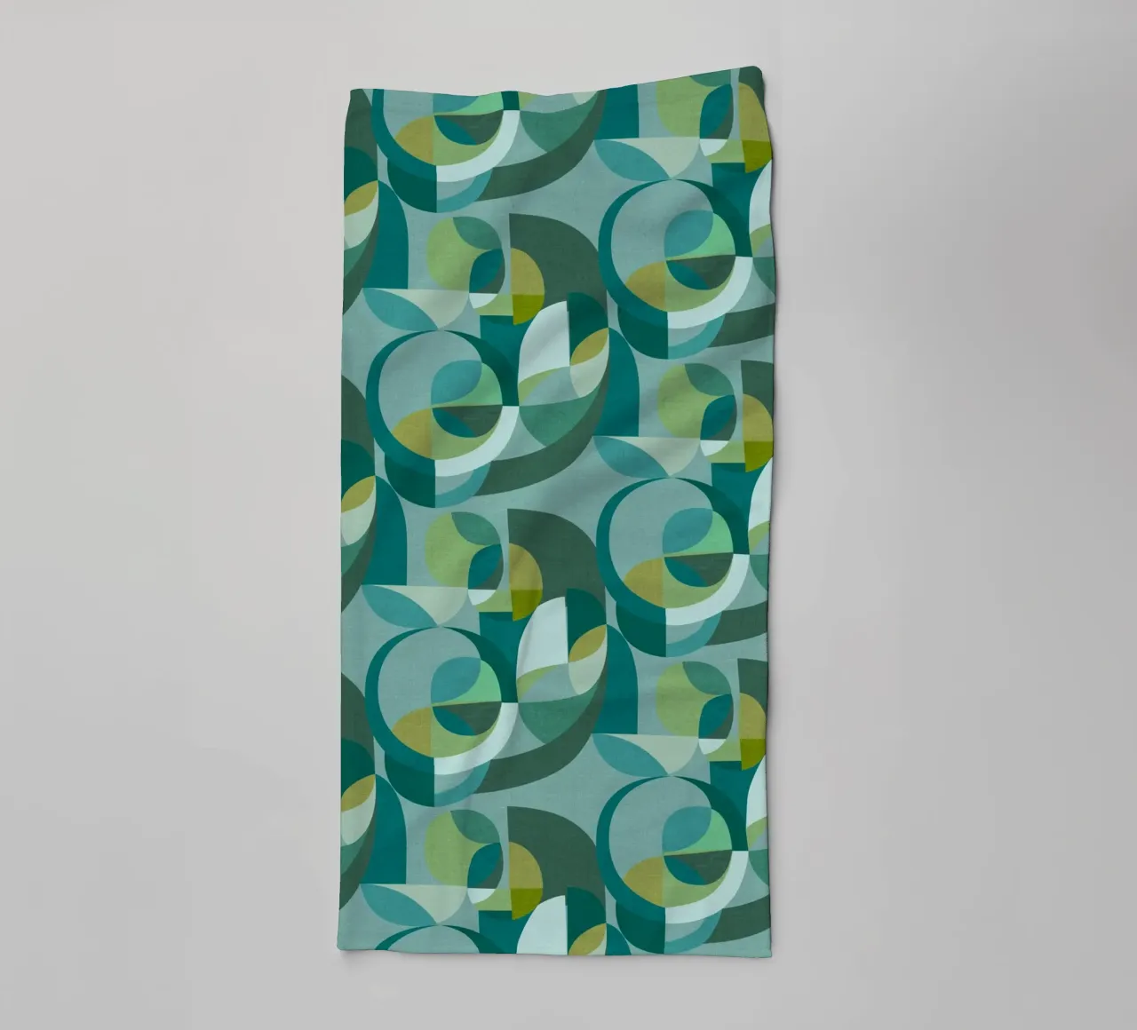Cecilia Mok - Moderne cirkels groenblauw badhanddoek van The Artcircle
