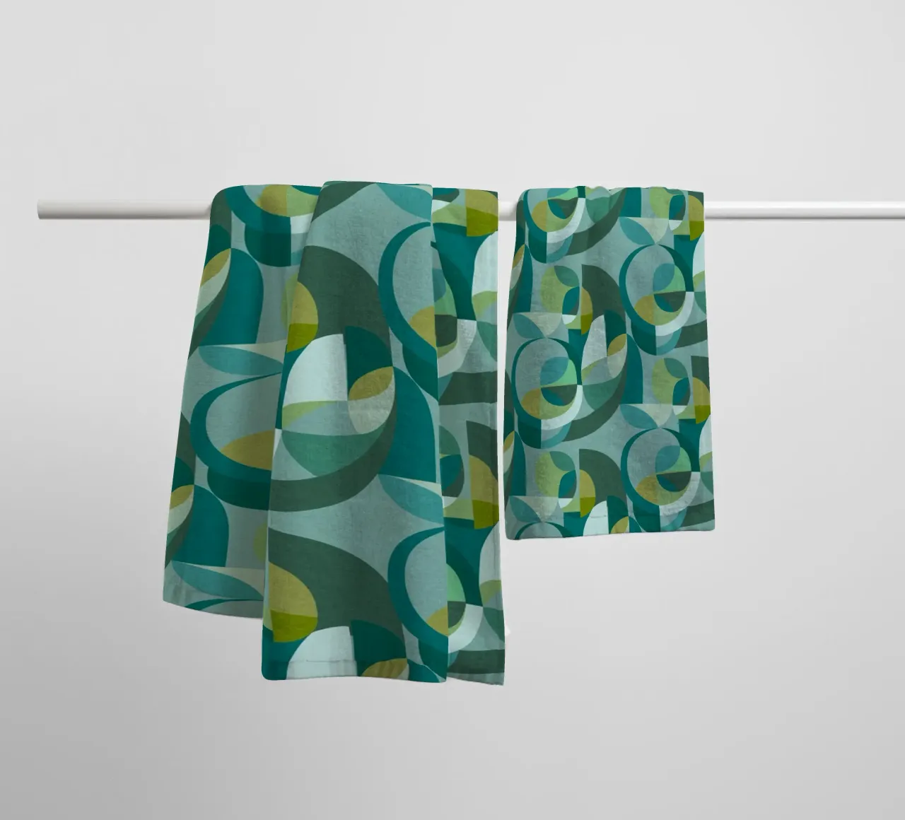 Cecilia Mok - Moderne cirkels groenblauw badhanddoek van The Artcircle