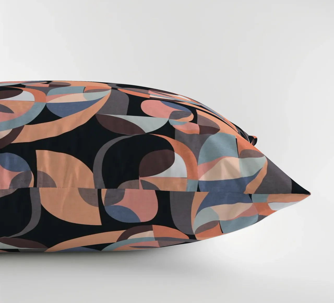 Cecilia Mok - Cerchi moderni rosa nero cuscino da The Artcircle