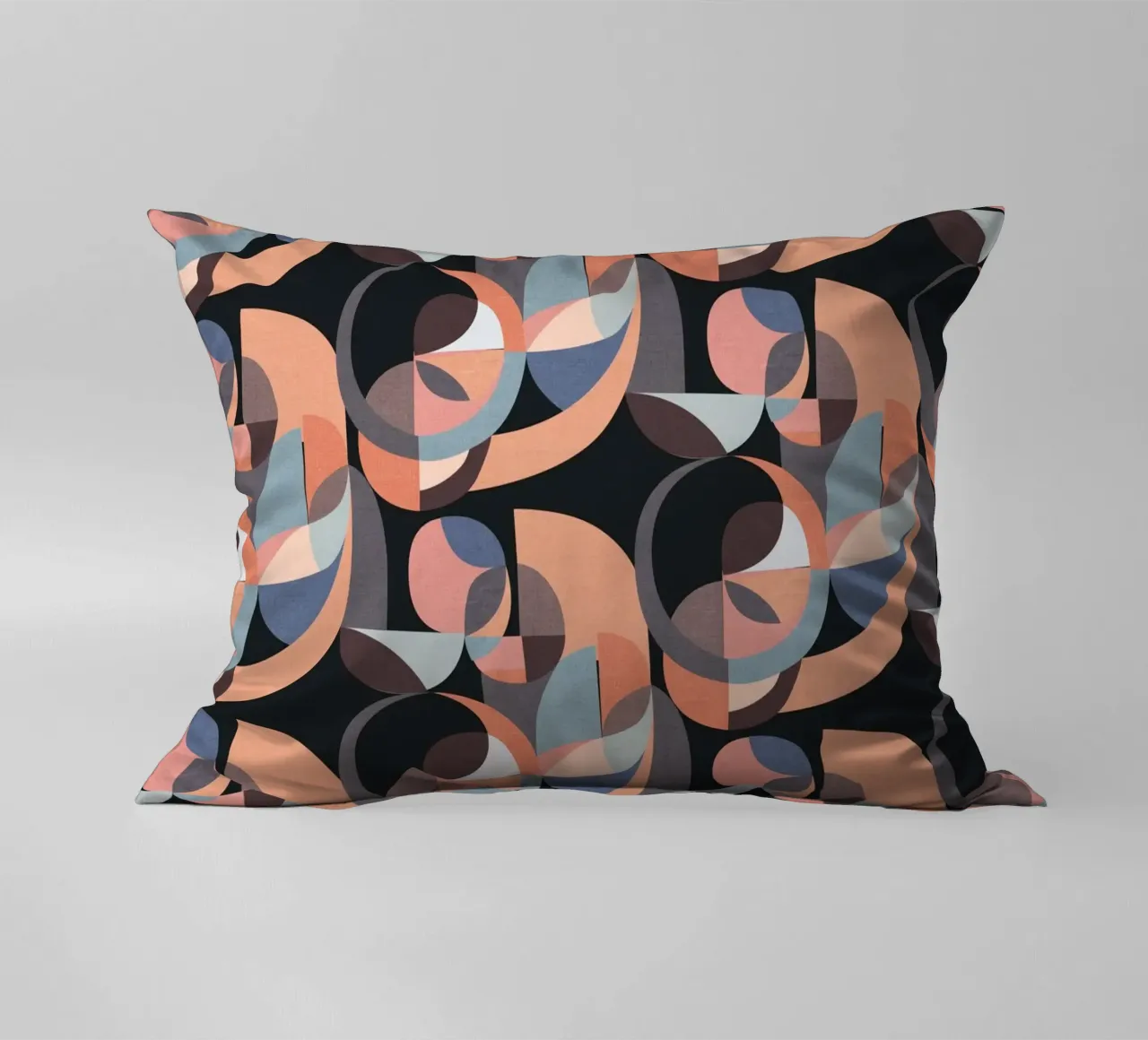 Cecilia Mok - Cerchi moderni rosa nero cuscino da The Artcircle