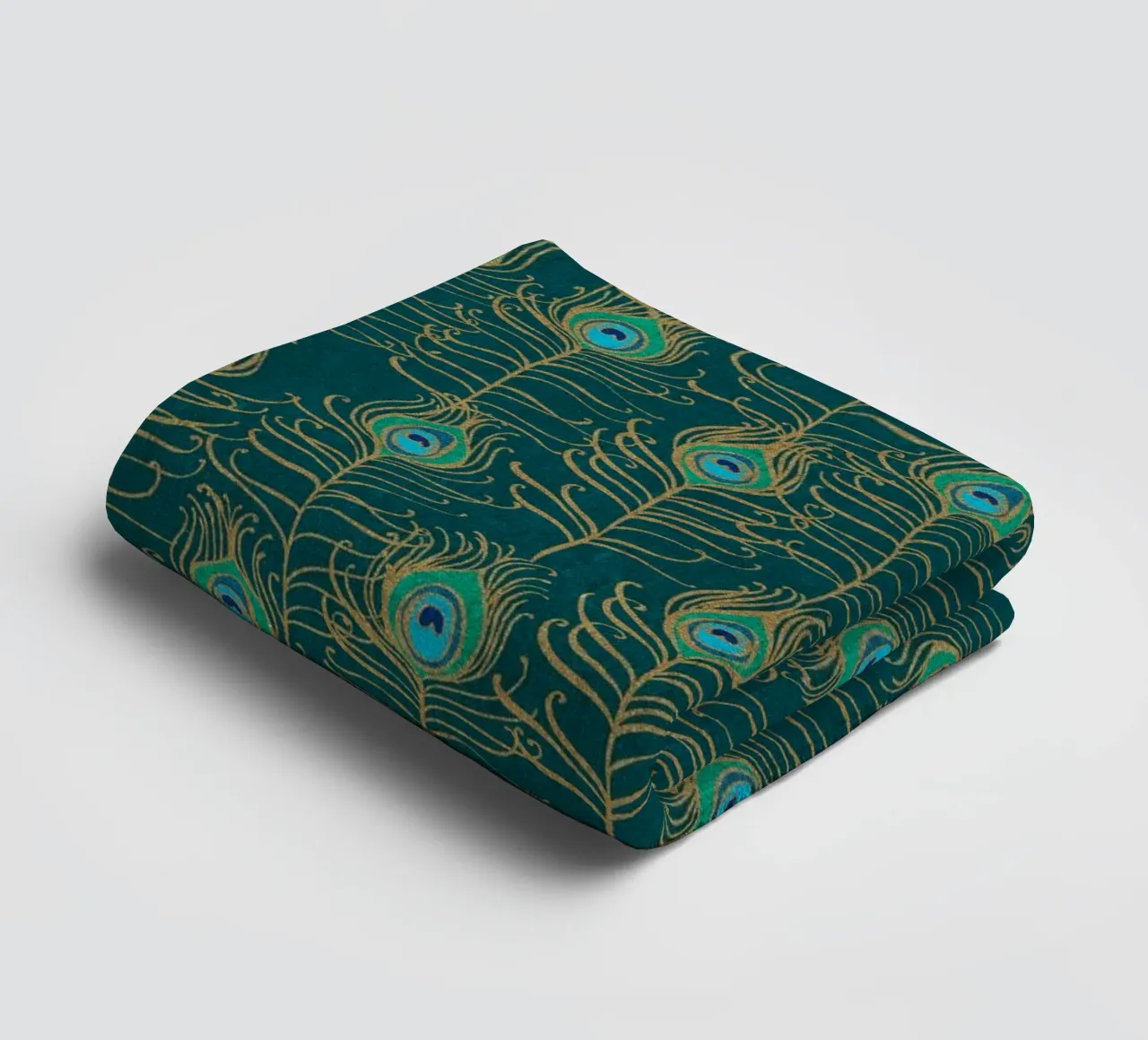 Cecilia Mok - Piuma di pavone Nouveau Emerald asciugamano da bagno da The Artcircle