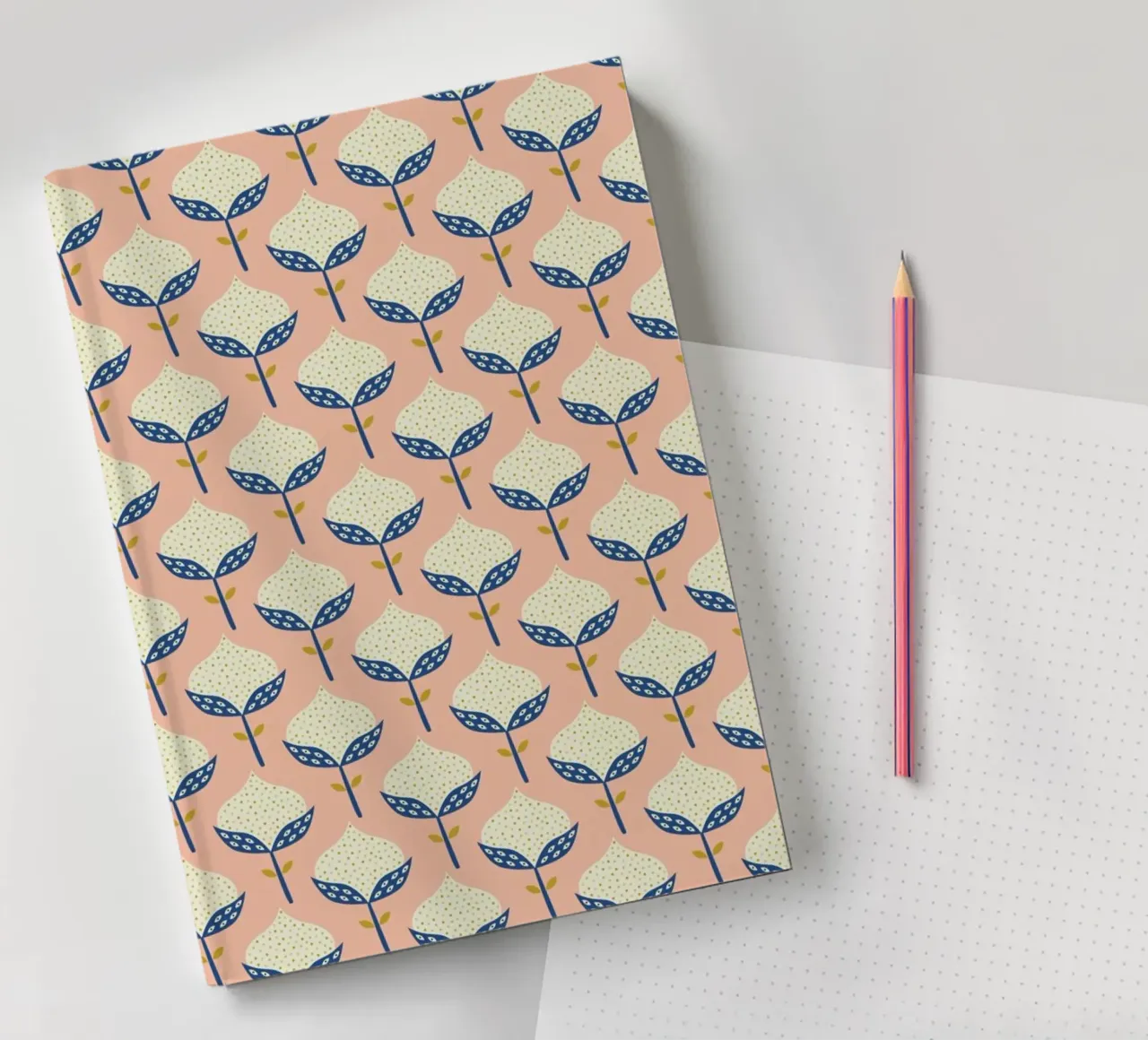 Scandinavian Flower Pattern Notizbuch von Karin Bijlsma