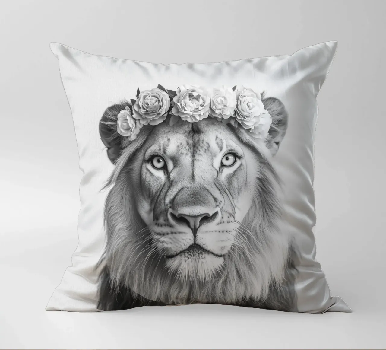Simba B&W Löwe Kissen von Carinaprint