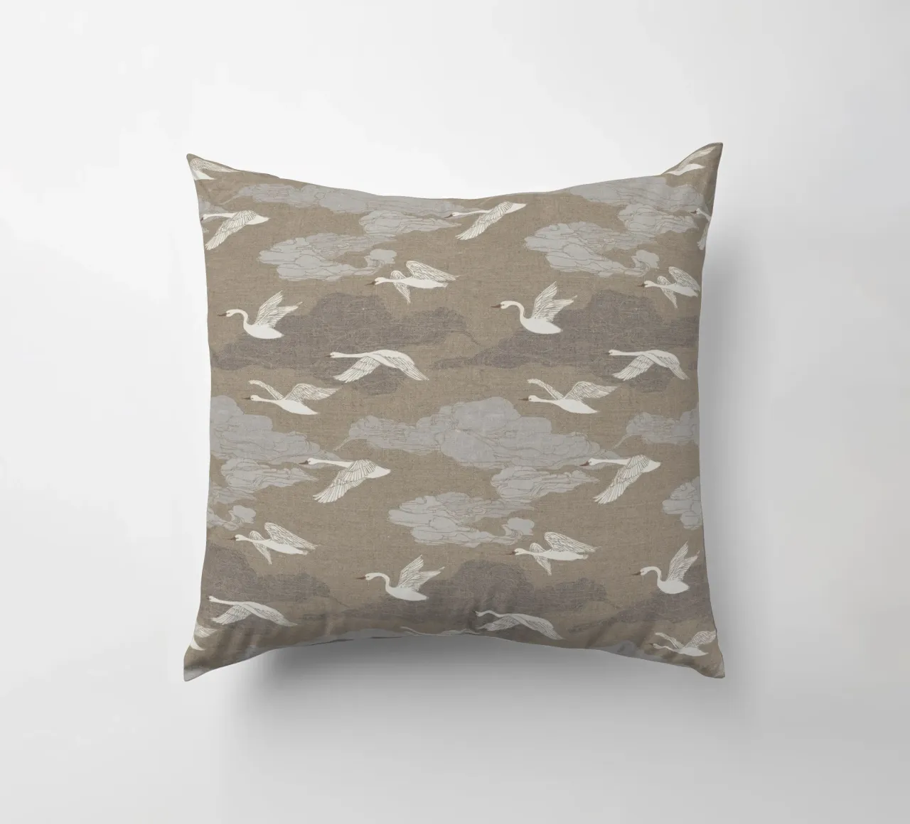 Cecilia Mok - Lino Wild Swans cuscino da The Artcircle