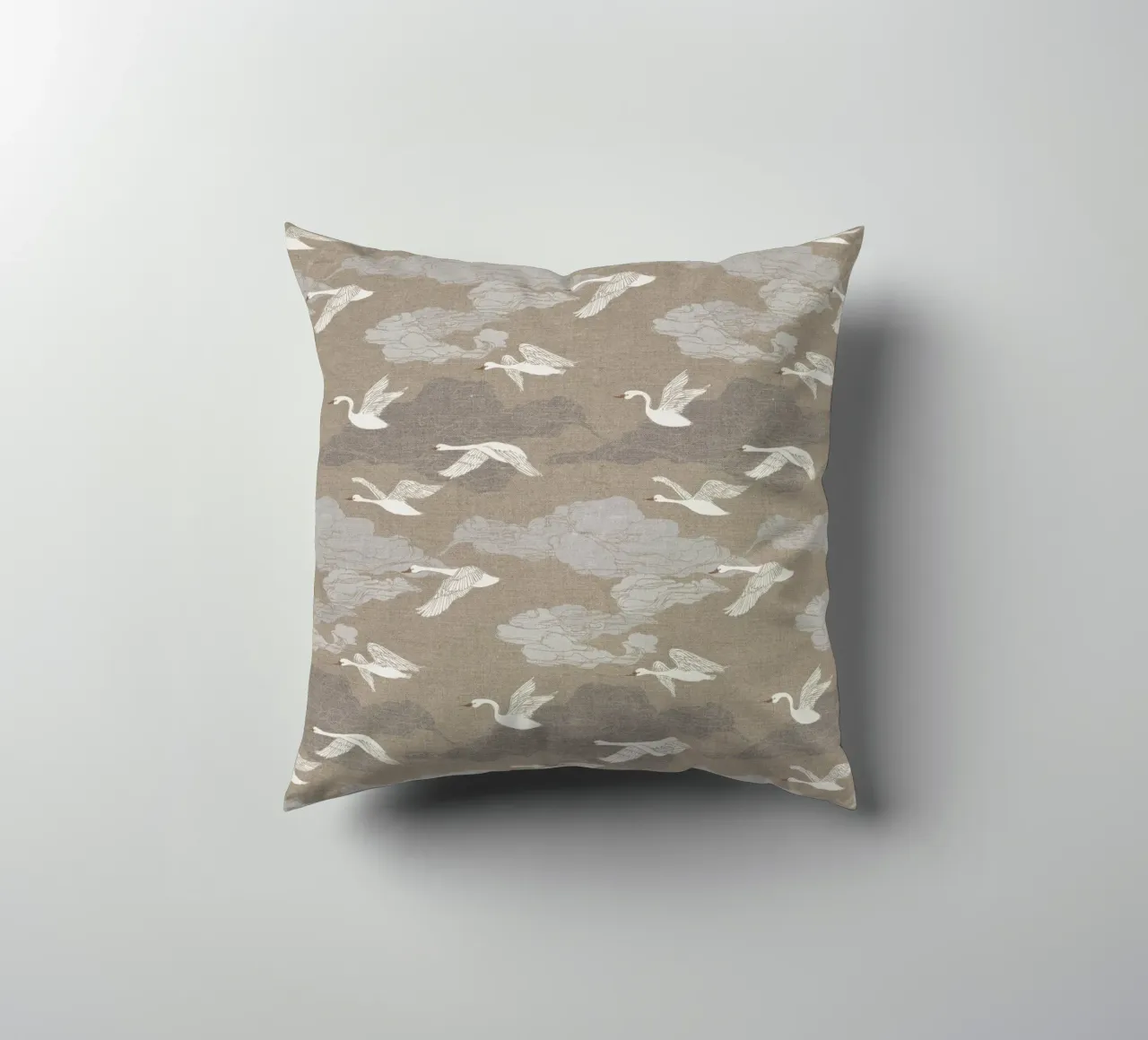 Cecilia Mok - Lino Wild Swans cuscino da The Artcircle