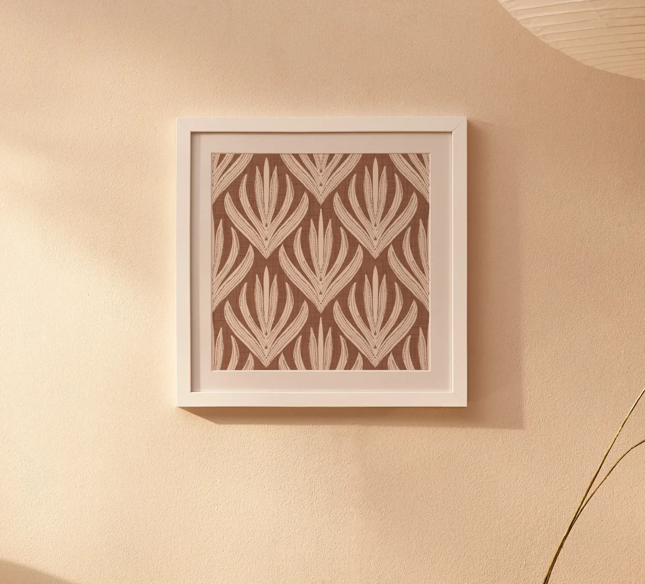 Retro Folk Leaf Mocha Mousse - Botanica moderna del Medio Secolo poster con telaio in alluminio da susanacosta
