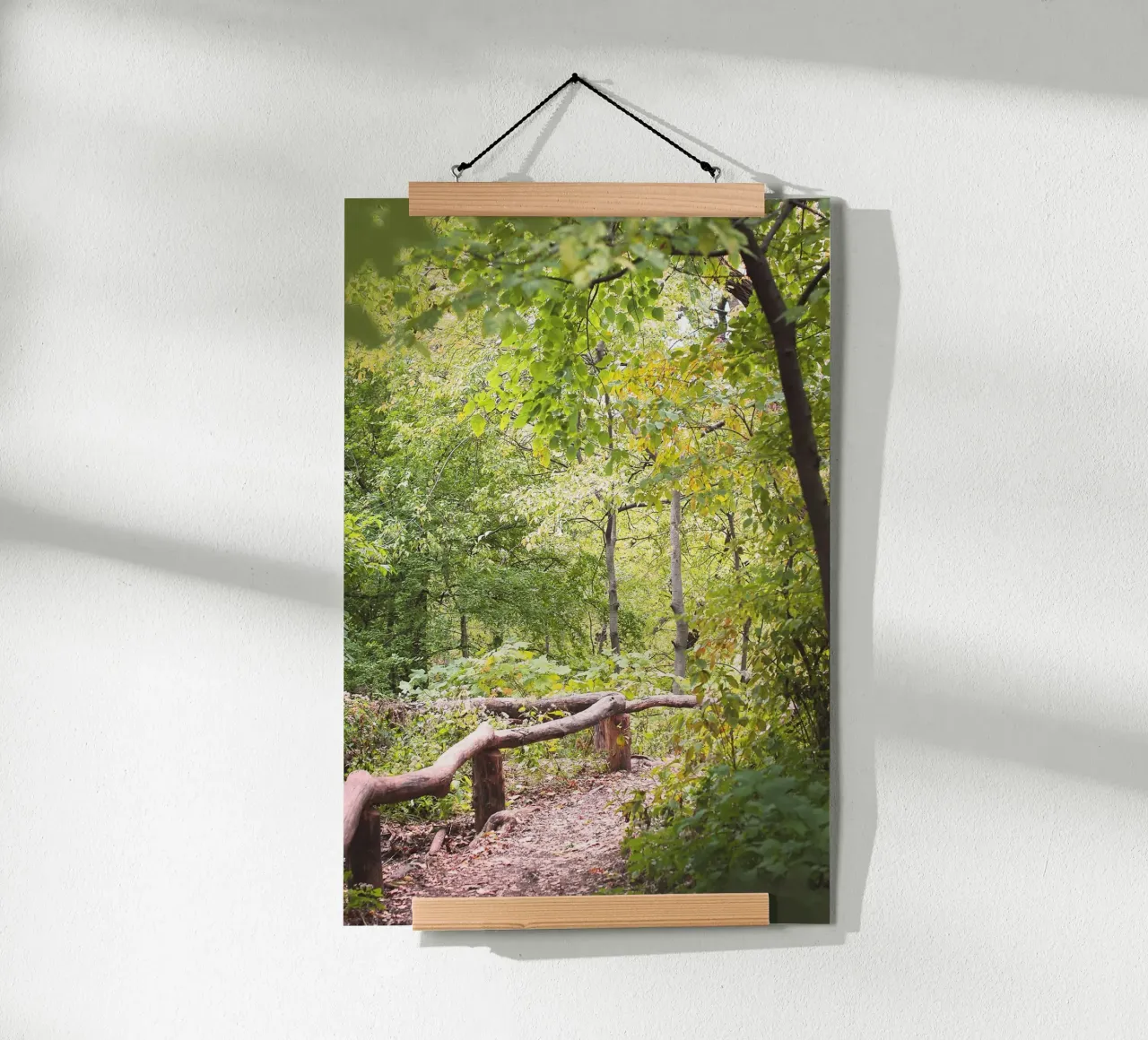 New York, USA I Una passeggiata a Central Park e in una foresta verde naturale poster con telaio in legno da Julie Travel Photography