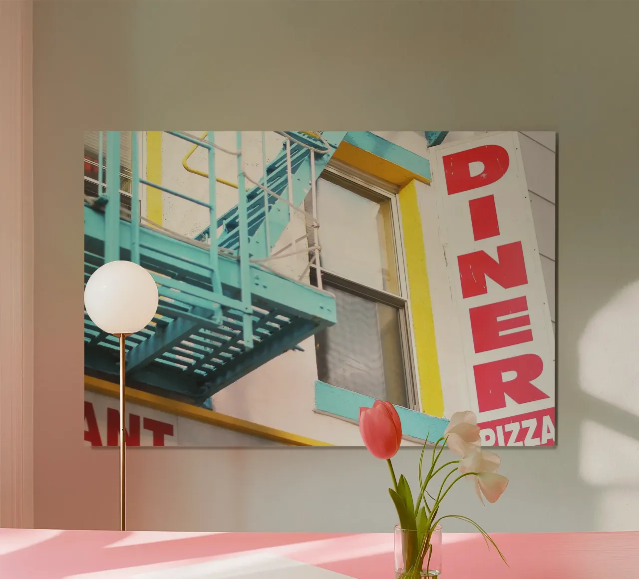 New York, USA I Ristorante diner geometrico e colorato d'epoca poster con telaio in legno da Julie Travel Photography