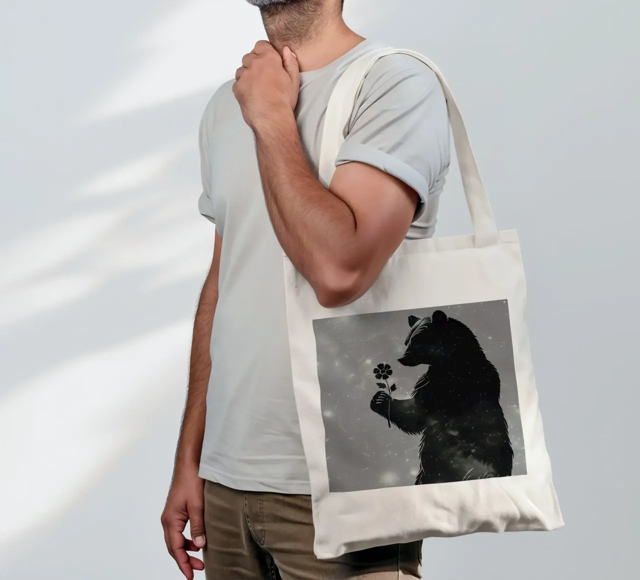 Sagoma di un orso con un fiore borsa in juta da namosh