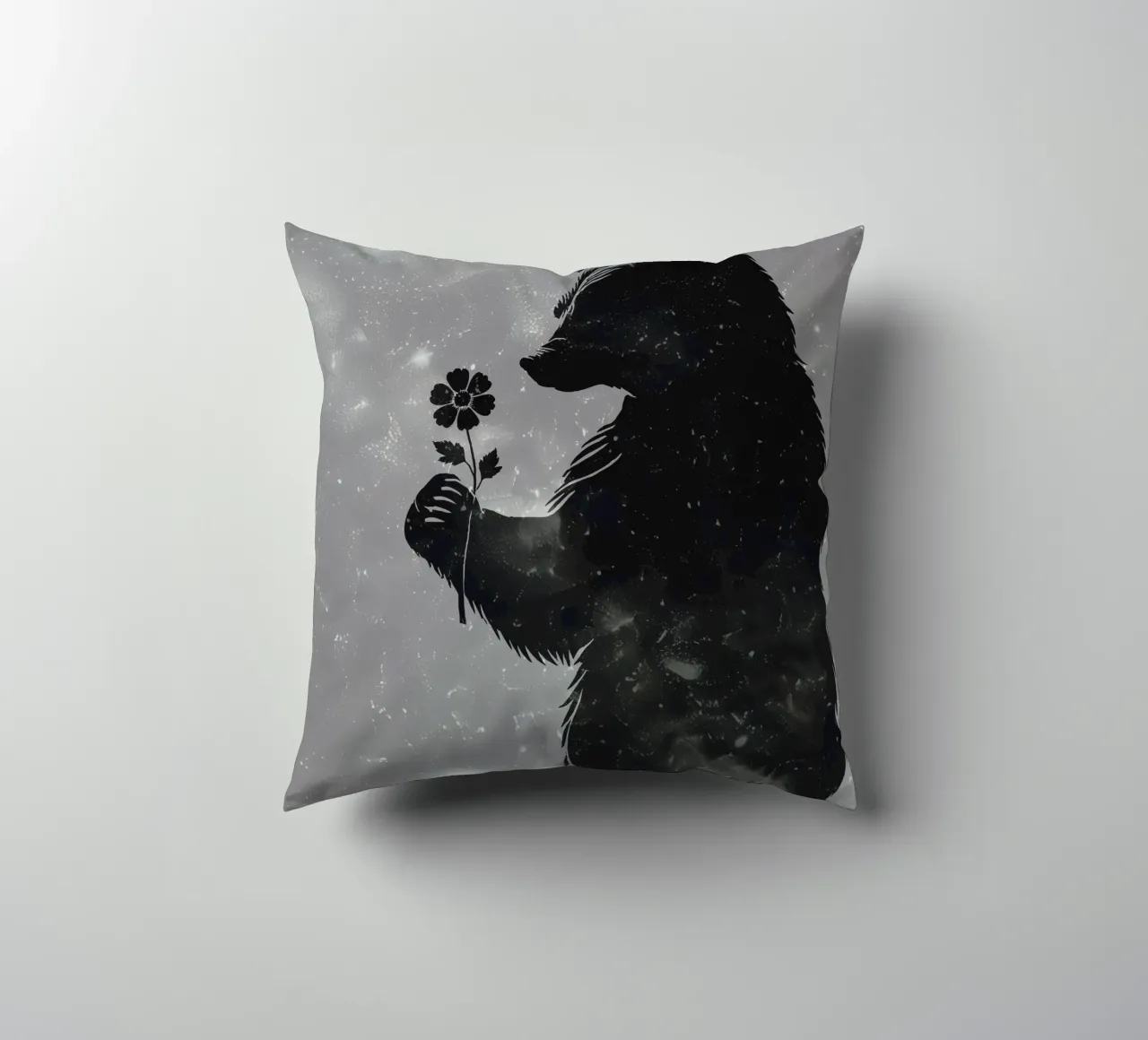 Sagoma di un orso con un fiore cuscino da namosh